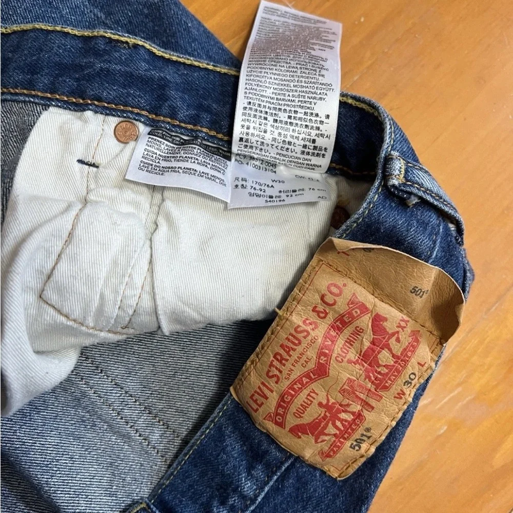 Levi's Men 501 Original Shorts Size 28 Blue Denim (Tag 30 Fits 28.5) Excellent⁠
